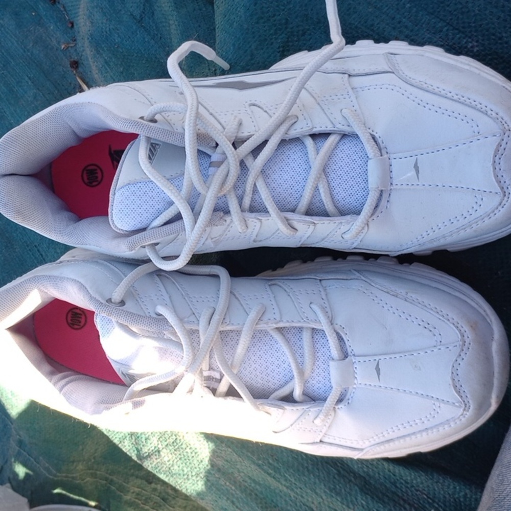 Avia shoes